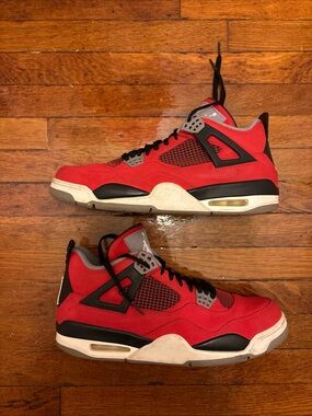 Men’s Nike Air Jordan 4 Retro "Toro Bravo" sneakers size 12